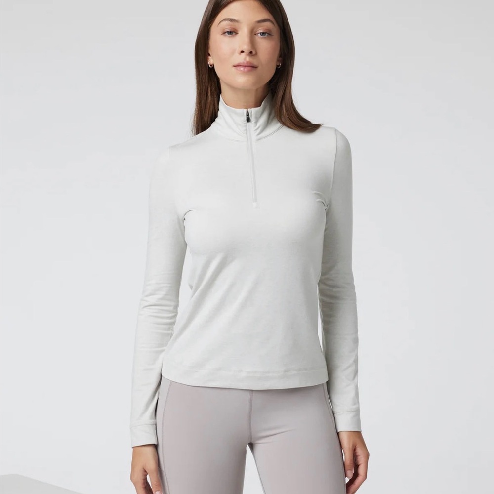 Vuori Halo Essential Half Zip in Salt Heather Sz Xsmall